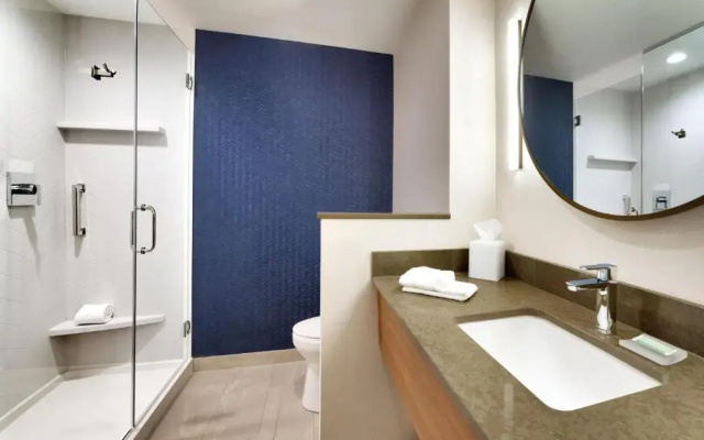 Suite with city view