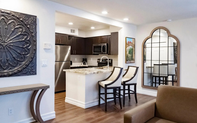 2 Bedrooms Villa