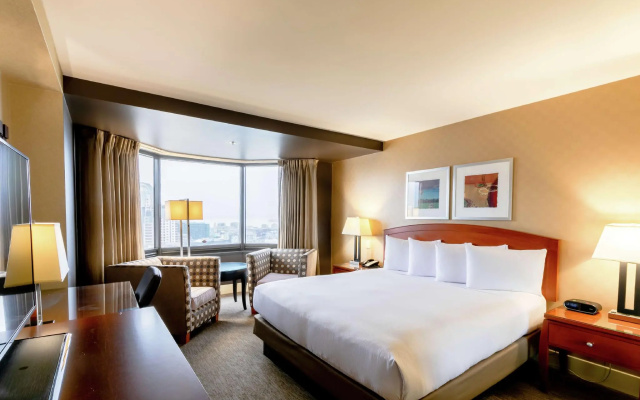 Mobility/Hearing Accessible Double room Skyline view