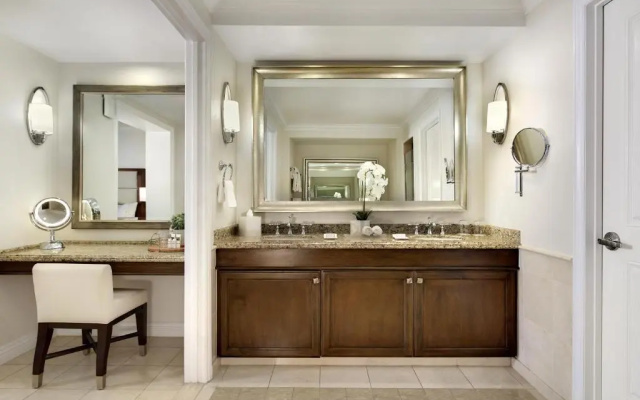 1 Bedroom Suite with courtyard view
