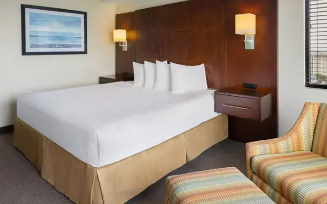Superior Accessible Suite with city view