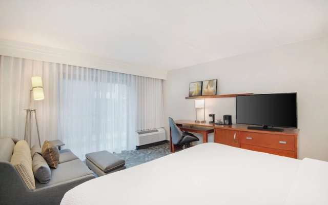 Standard Double room with balcony and with courtyard view