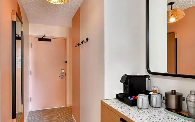 2 Bedrooms Suite with partial ocean view