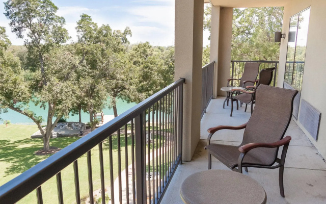 2 Bedrooms Double Suite with river view