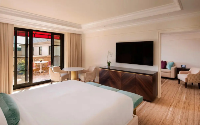Suite with pool view