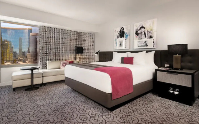 Ultra Hip Double room with city view