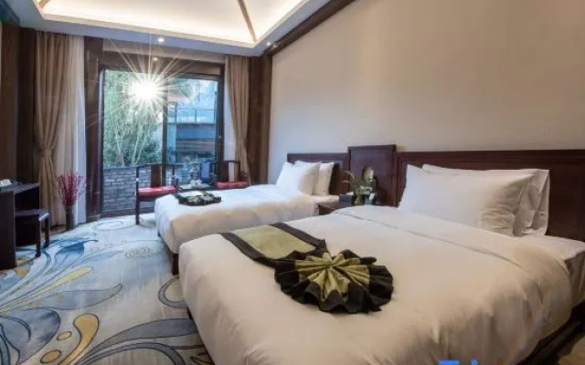 Standard room with courtyard view
