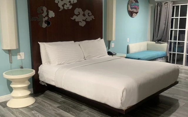Suite with balcony