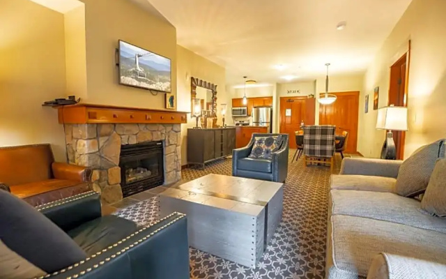 2 Bedrooms Premier Suite with mountain view