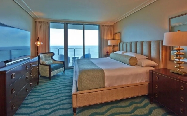 Suite with balcony and with bay view