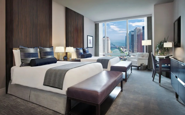 Deluxe Quadruple room with city view