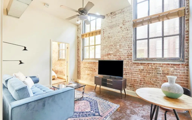 2 Bedrooms Apartment