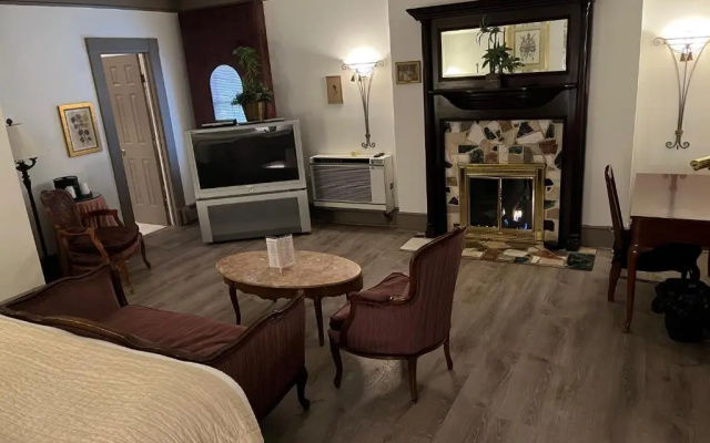 Deluxe Suite