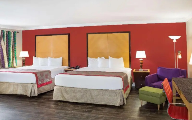 Standard Double room with pool view