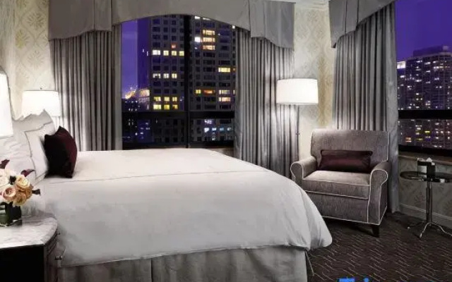Suite with street view