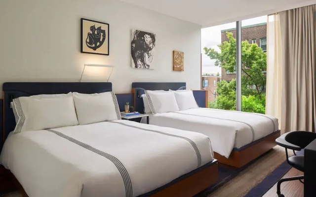 Deluxe Quadruple room with water view
