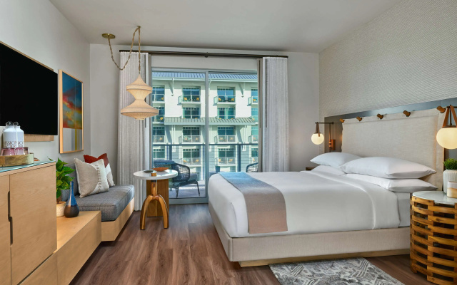Standard Double room with city view