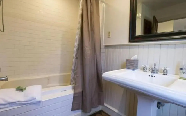 Standard Double room with courtyard view