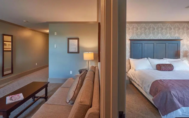 Deluxe Suite