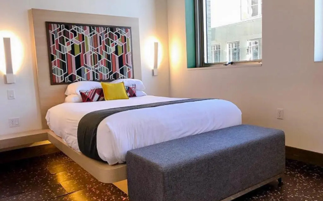 Deluxe Double room with street view