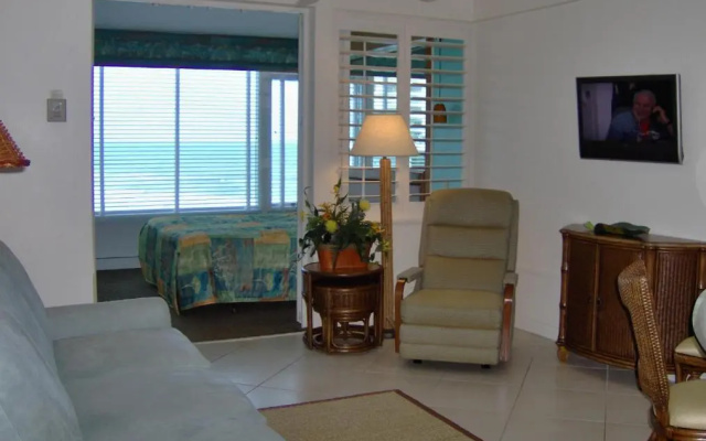 Studio with partial ocean view