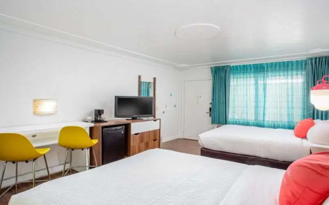 Deluxe room with street view