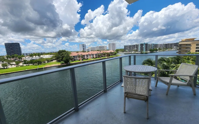 Standard room with canal view