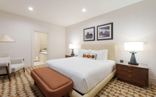 1 Bedroom High Floor Double Penthouse with strip view