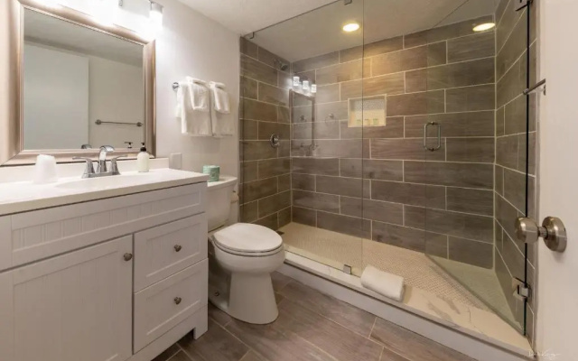 Suite with pool view