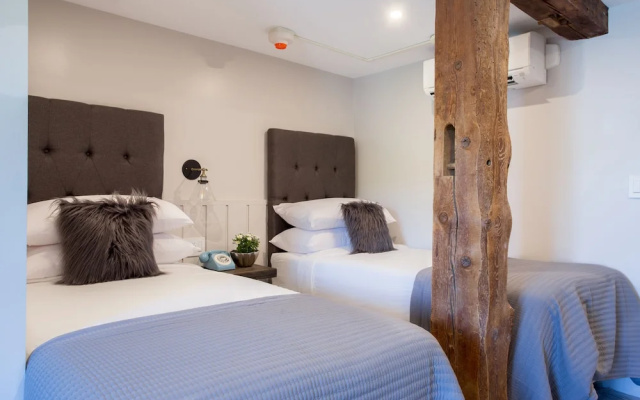 Twin Cottage