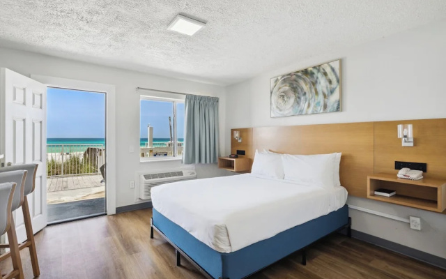 Standard Quadruple room with balcony and beachfront
