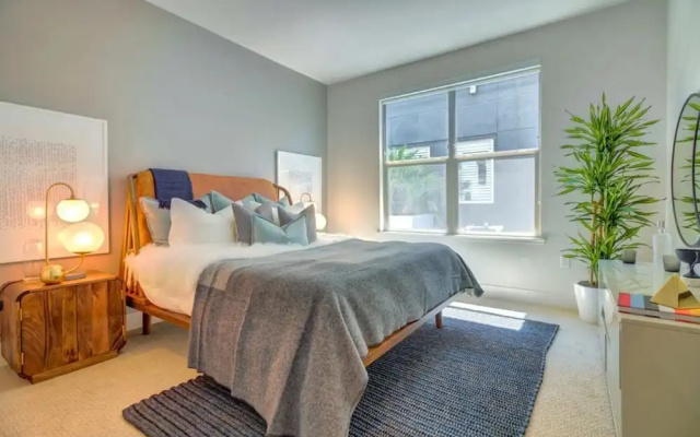 3 Bedrooms Comfort room with balcony