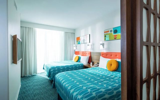 Family Interior Entry Suite Poolside