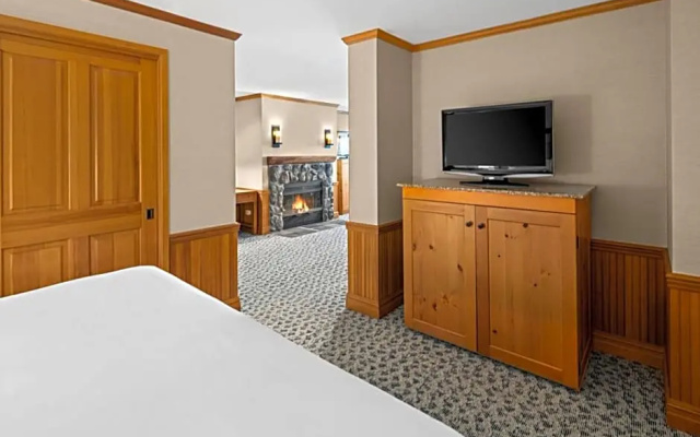 Deluxe Suite