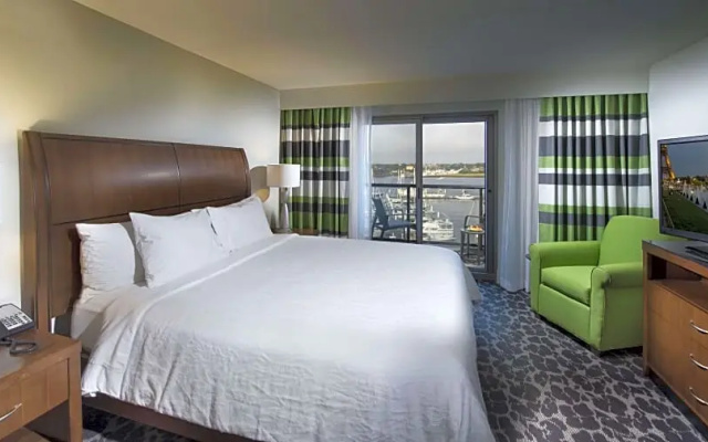 2 Bedrooms Suite with balcony and with water view