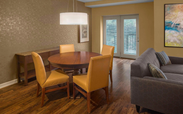 2 Bedrooms Duplex Suite with balcony and with river view