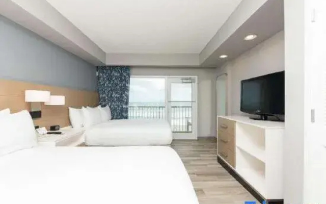 2 Bedrooms Quadruple Suite oceanfront