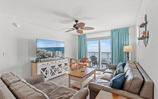 4 Bedrooms Classic room with balcony and oceanfront