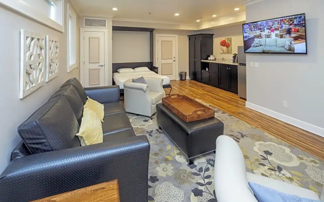Deluxe Suite
