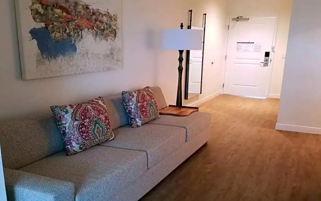 Standard Quadruple Suite