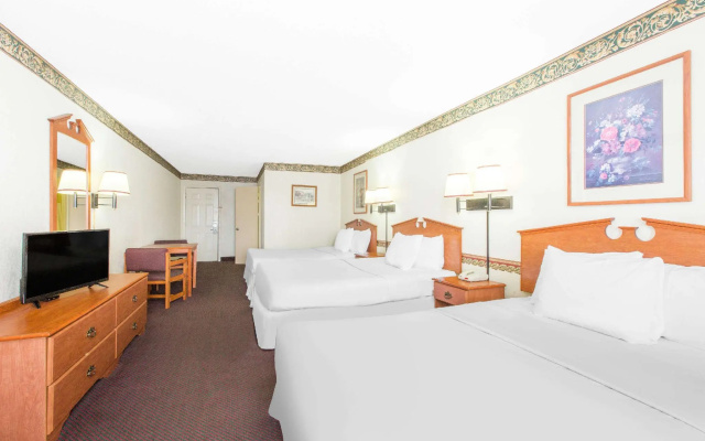 Standard Sextuple room