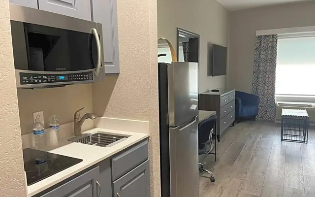 1 Bedroom Presidential Double Suite with pool view