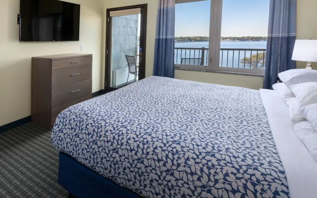 2 Bedrooms Standard room with lake view