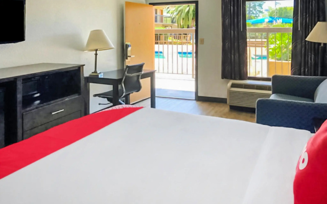 Standard Double room with pool view