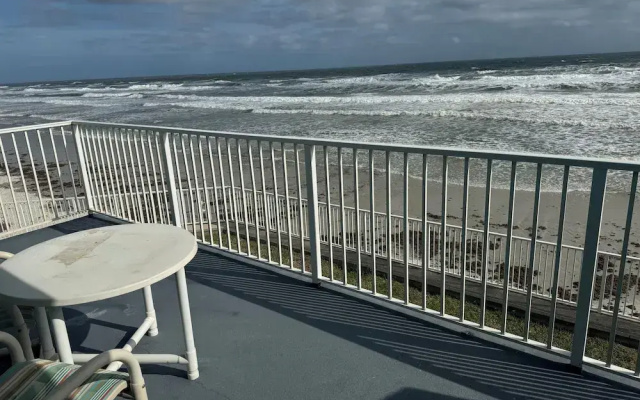 Standard Family room with balcony and beachfront