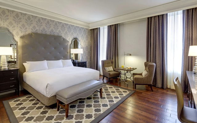 Luxury Double Club room with water view
