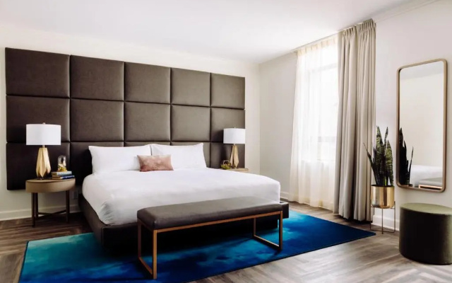 Deluxe Suite