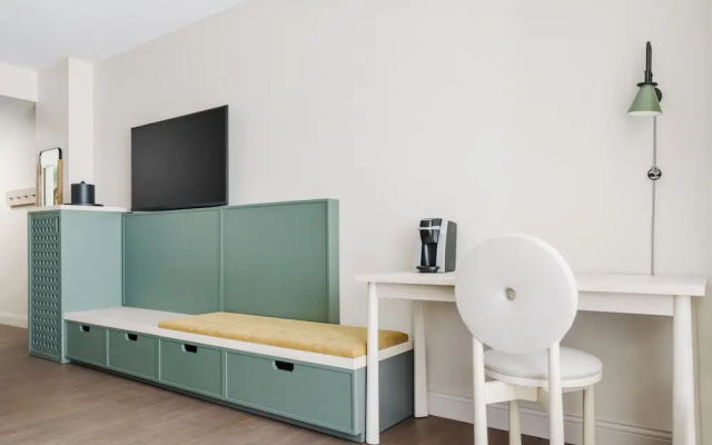 Standard room with balcony and with sunset view
