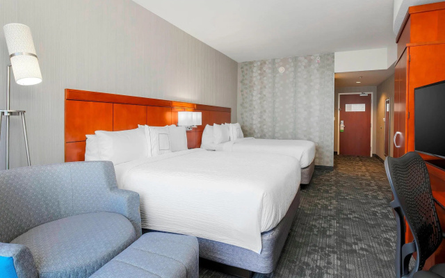 Standard Quadruple room with partial view