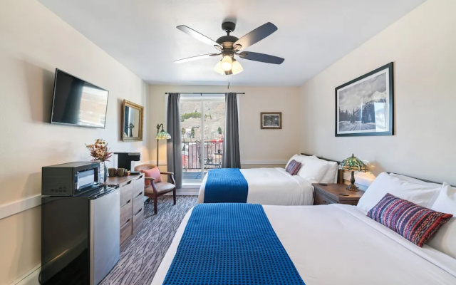 Standard Quadruple room with mountain view